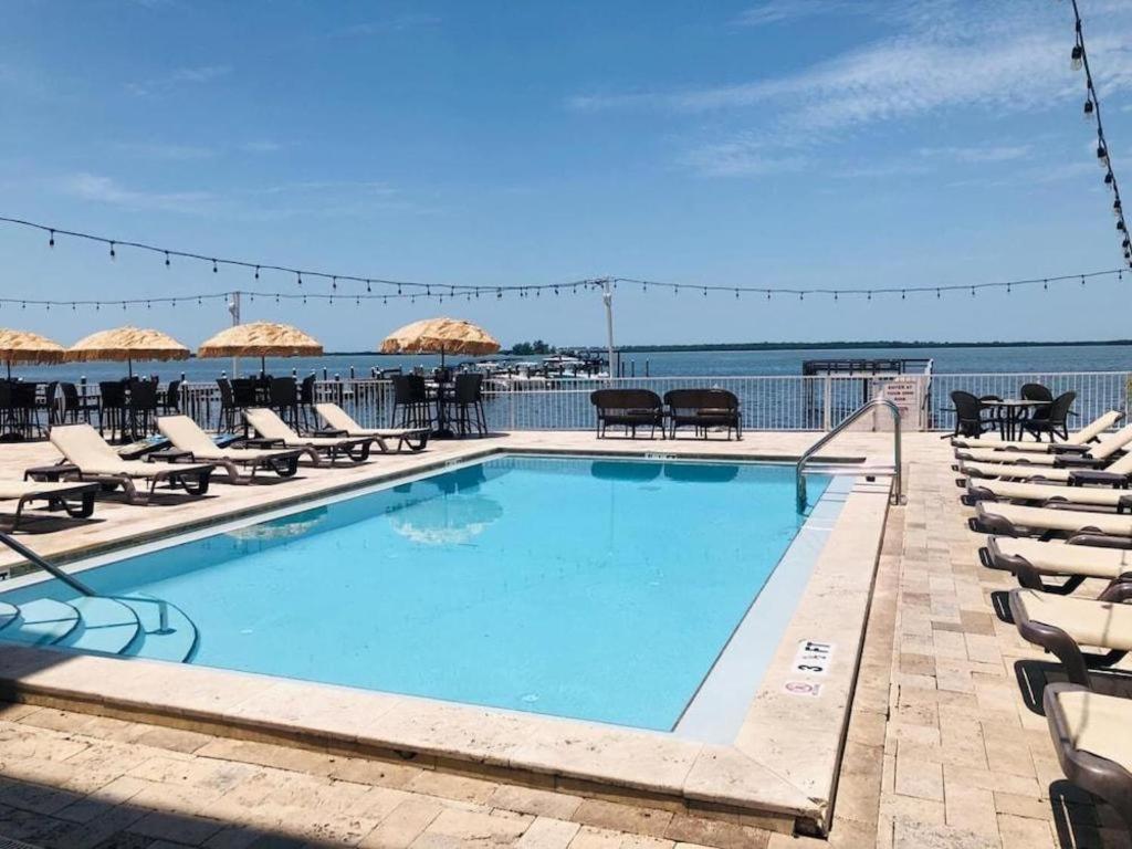 Beso Del Sol Resort Dunedin Exterior foto